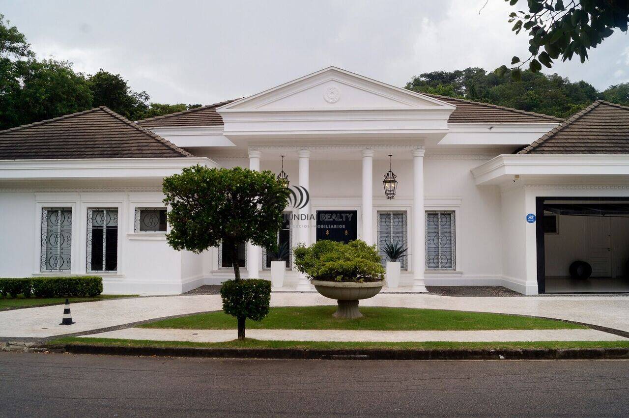 Fachada neoclássica da residência